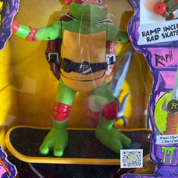 Teenage Mutant Ninja Turtles Raphael Cowabunga 12.6” Skate RC Movie NWB - Picture 1 of 9
